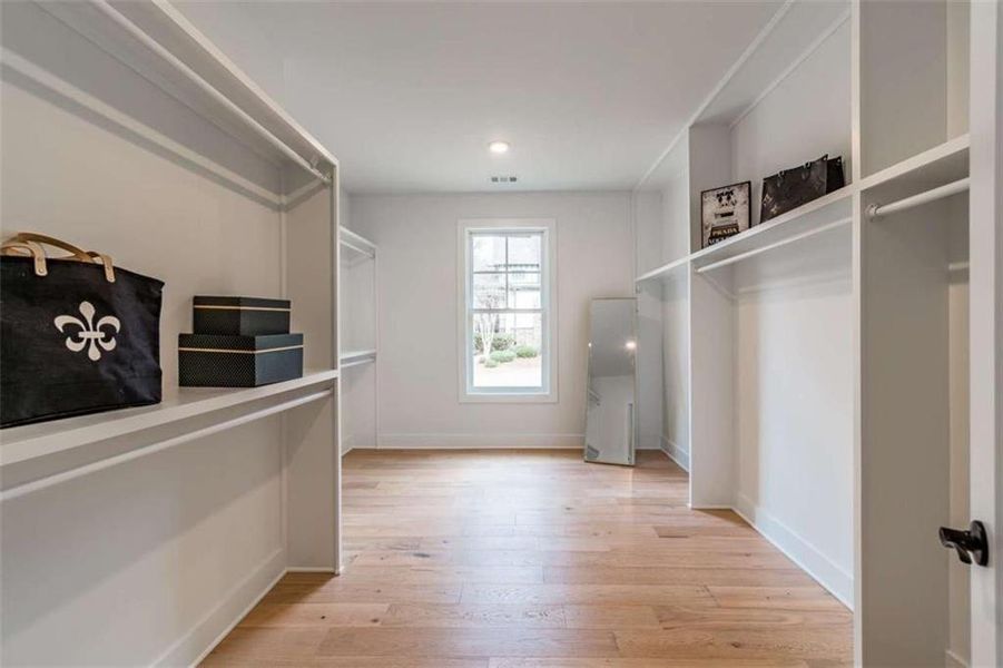 Spacious, unfurnished interior of a new home in , Gainesville (Image 41).