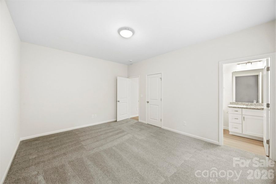 Spacious, unfurnished interior of a new home in , Kings Mountain (Image 13).