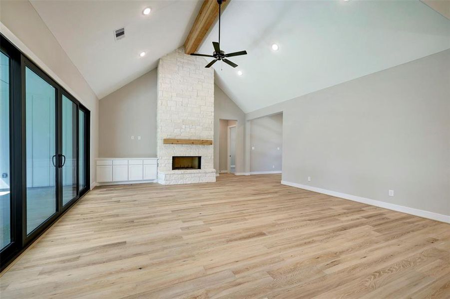 THE PICTURE SHOWN IS NOT THE ACTUAL HOME. TRINITY SIGNATUE HOMES IS BUILDING A SIMILAR FLOOR PLAN.