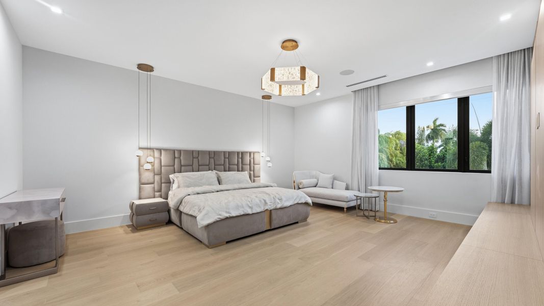 MASTER BEDROOM UPSTAIRS