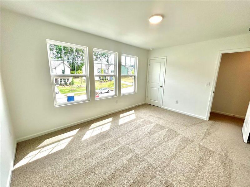 Spacious, unfurnished interior of a new home in The Pointe at Heron Bay, Locust Grove (Image 18).