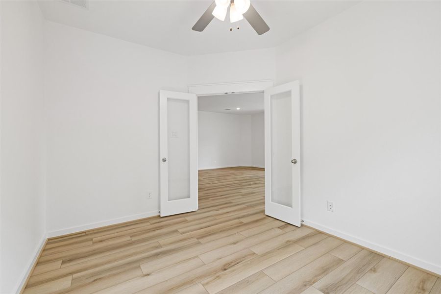 Spacious, unfurnished interior of a new home in Sunterra, Katy (Image 33). Spacious, unfurnished interior of a new home in Sunterra, Katy (Image 33).