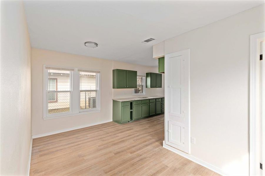 Spacious, unfurnished interior of a new home in , Brownwood (Image 17).