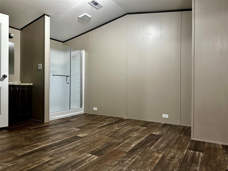 Spacious, unfurnished interior of a new home in , Valley View (Image 6).