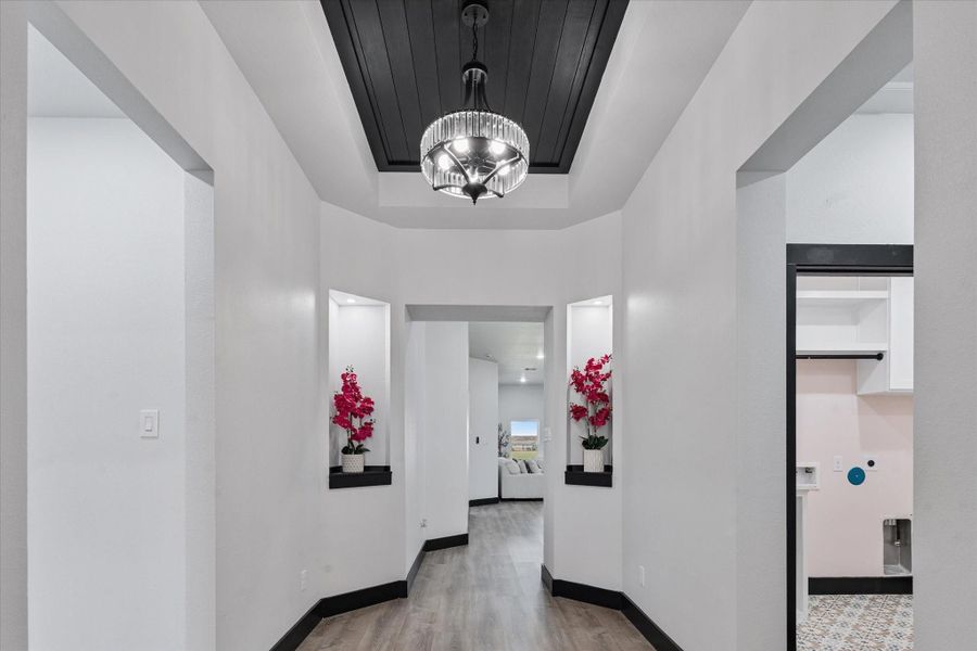 Entry Way/High Ceiling