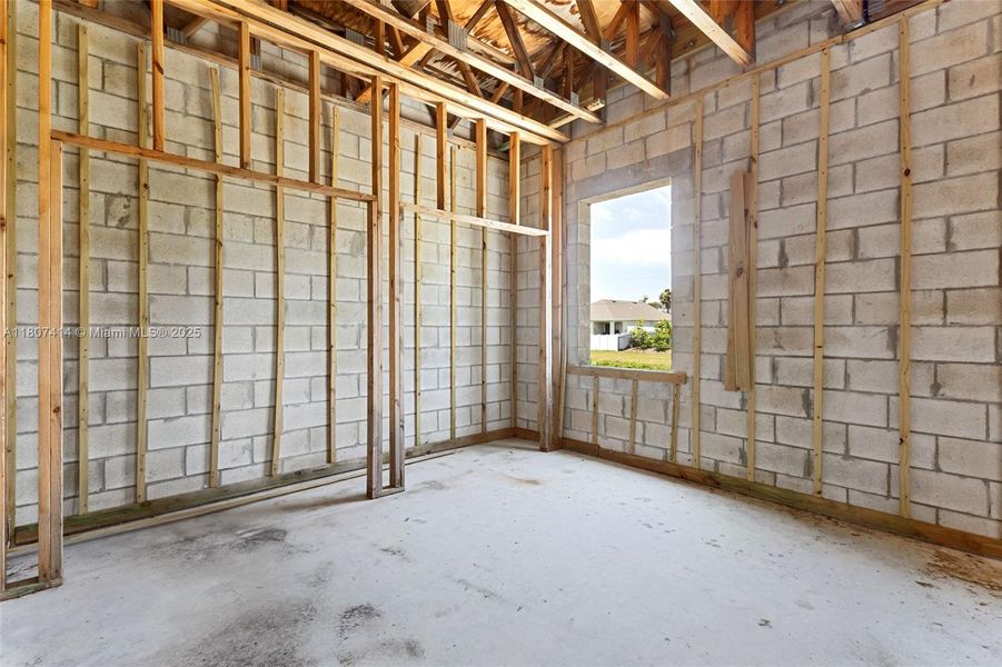 Spacious, unfurnished interior of a new home in , Palm Bay (Image 9).