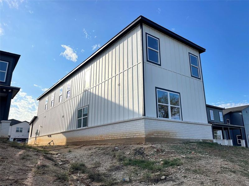 Exterior details and patio area of a home in , Dallas (Image 4).