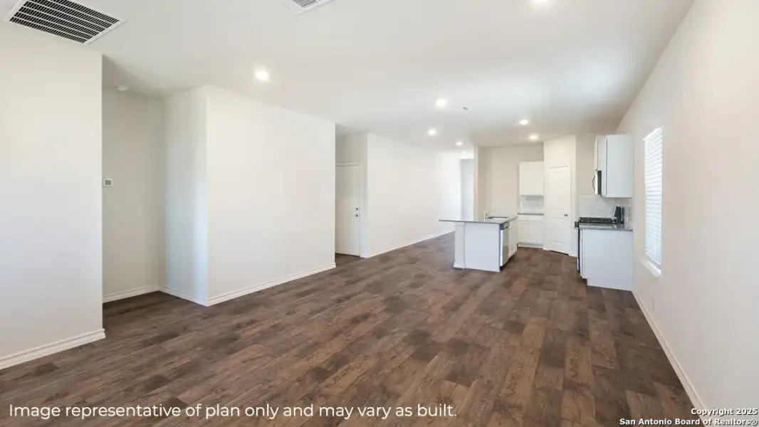Spacious, unfurnished interior of a new home in Brookstone Creek, San Antonio (Image 20).
