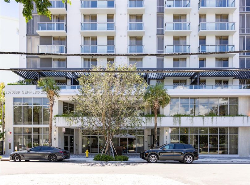 Condo located in Miami, FL showcasing its design and architecture (Image 26). Condo located in Miami, FL showcasing its design and architecture (Image 26).