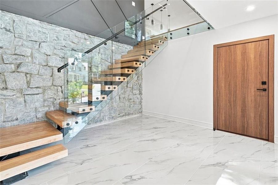 Spacious, unfurnished interior of a new home in , Atlanta (Image 27).