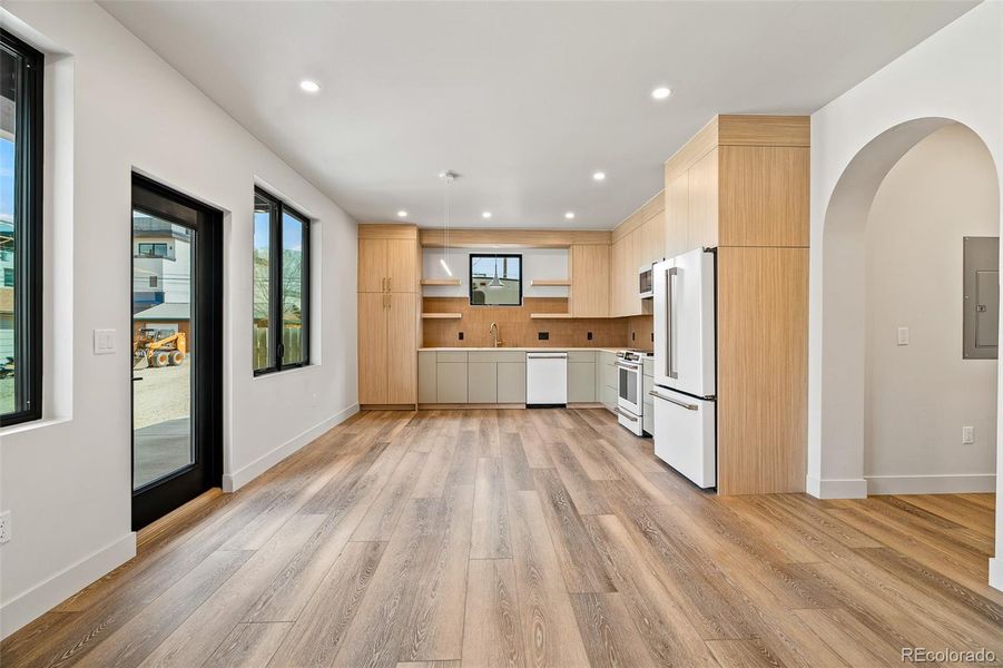 Spacious, unfurnished interior of a new home in , Buena Vista (Image 38).