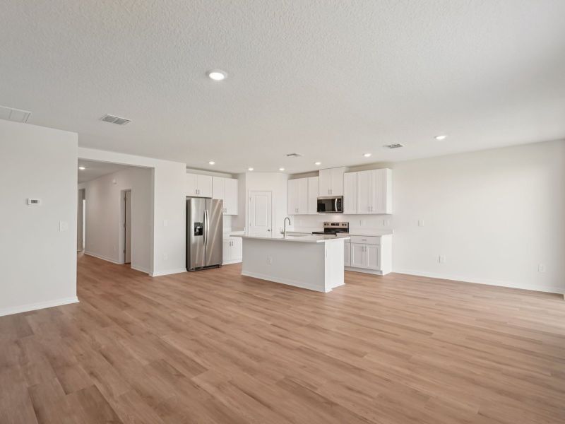 Spacious, unfurnished interior of a new home in The Reserve at Van Oaks, Auburndale (Image 7).