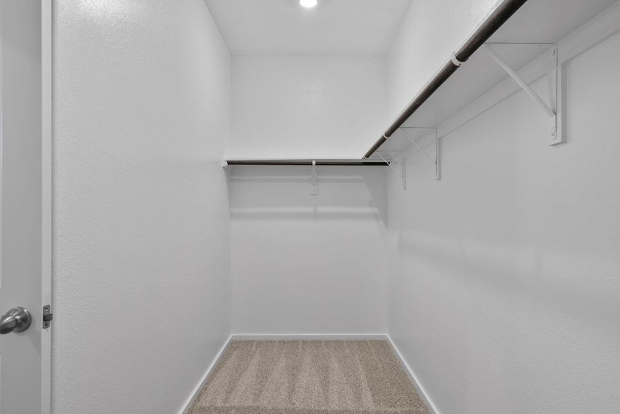 Spacious, unfurnished interior of a new home in Laurel Landing, Alvin (Image 23).