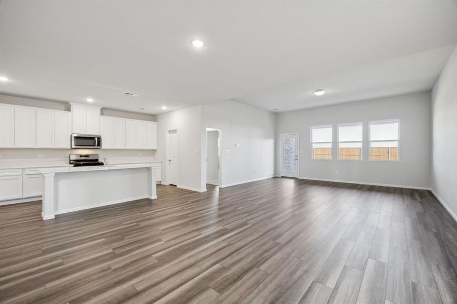 Spacious, unfurnished interior of a new home in Santorini, Seagoville (Image 12). Spacious, unfurnished interior of a new home in Santorini, Seagoville (Image 12).