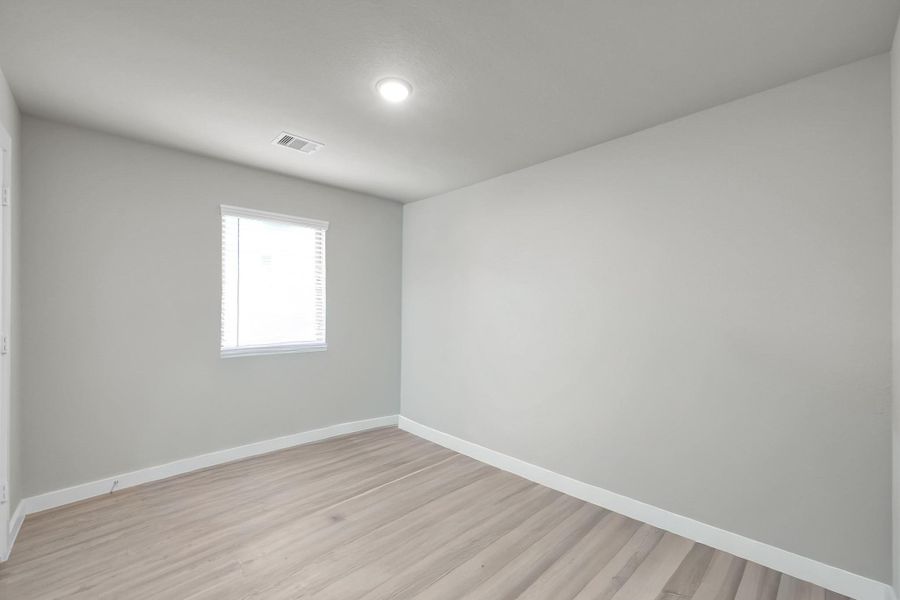 Guest Bedroom(Office equipment removed) Guest Bedroom(Office equipment removed)