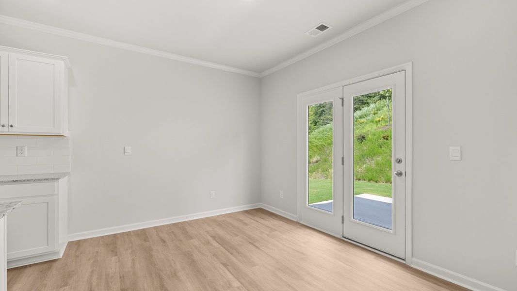 Spacious, unfurnished interior of a new home in Creekview, Atlanta (Image 12).