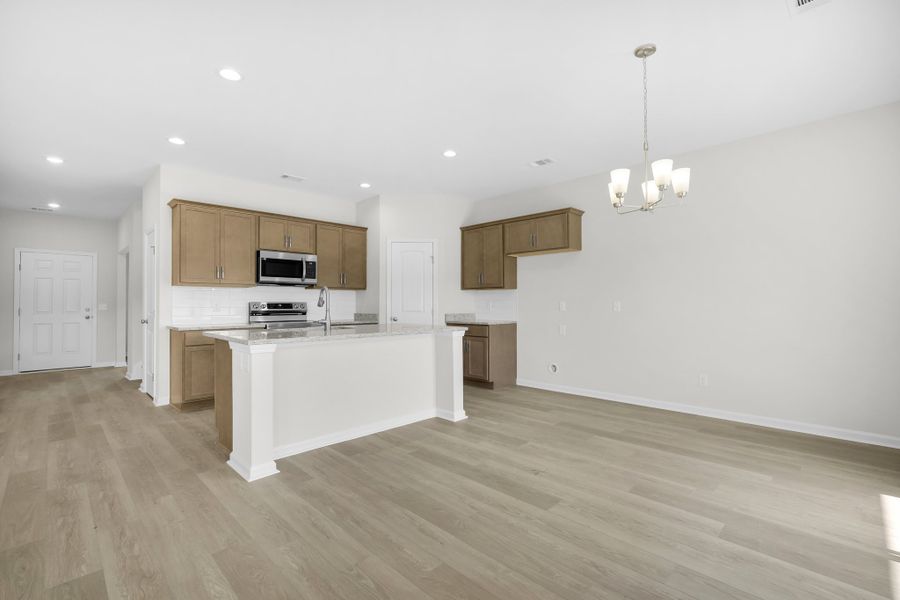 Representative furnished interior of a home built from the The Magnolia by Smith Family Homes in Lakeview Pines, Statesboro (Image 17).