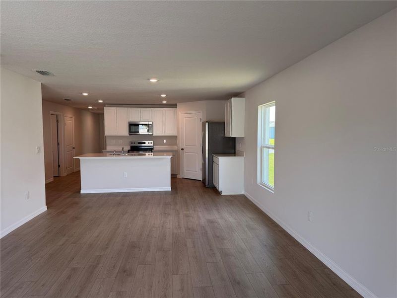 Spacious, unfurnished interior of a new home in Mandarin Grove, Palmetto (Image 16). Spacious, unfurnished interior of a new home in Mandarin Grove, Palmetto (Image 16).