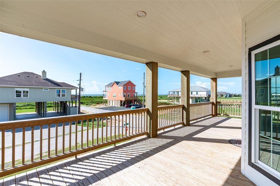 Exterior details and patio area of a home in , Bolivar Peninsula (Image 4).