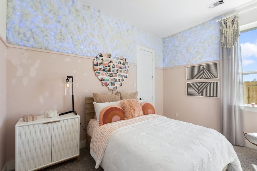 Furnished interior view inside a new home in Sienna, Missouri City (Image 17).