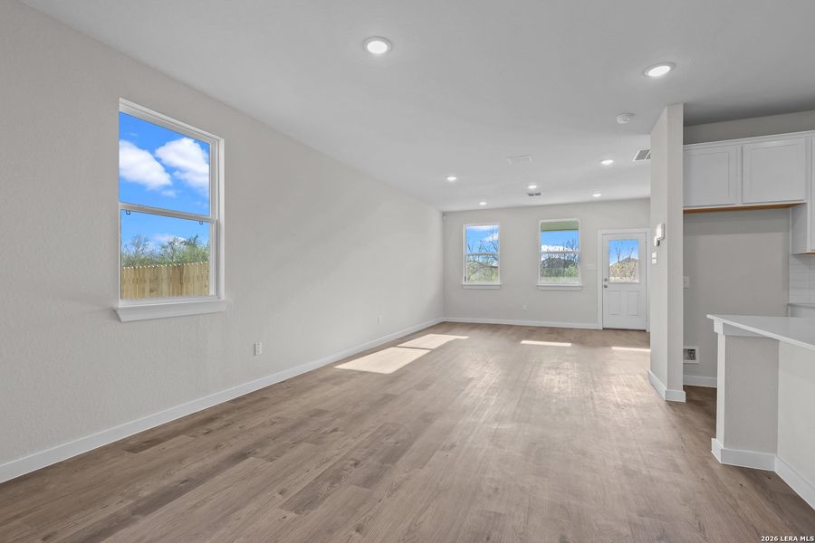 Spacious, unfurnished interior of a new home in Cinco Lakes, San Antonio (Image 16).