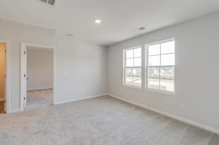 Spacious, unfurnished interior of a new home in Ellington, Elgin (Image 27).