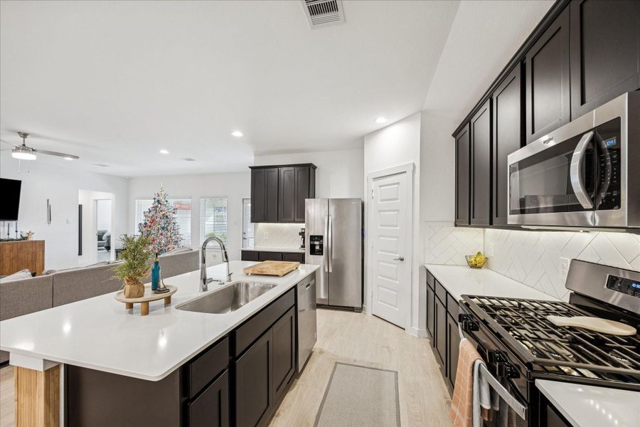 Furnished interior view inside a new home in Tamarron, Fulshear (Image 13). Furnished interior view inside a new home in Tamarron, Fulshear (Image 13).