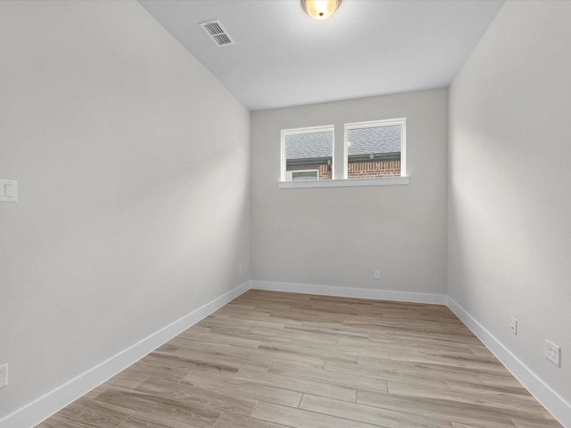 Spacious, unfurnished interior of a new home in Trillium 50′, Richmond (Image 19).