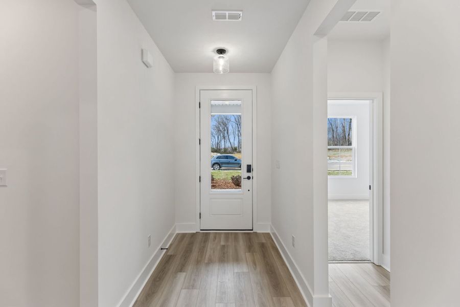 Spacious, unfurnished interior of a new home in Glenview Farms, Murfreesboro (Image 48).