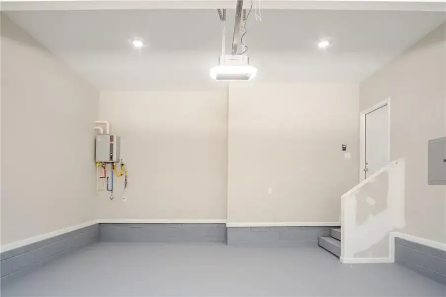 Spacious, unfurnished interior of a new home in , Stockbridge (Image 13).