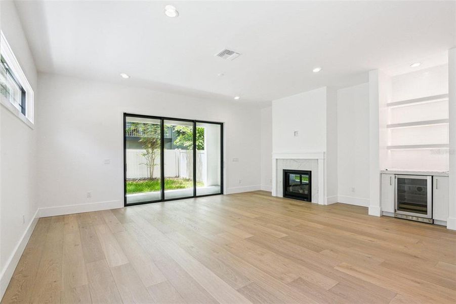 Spacious, unfurnished interior of a new home in , Tampa (Image 13).