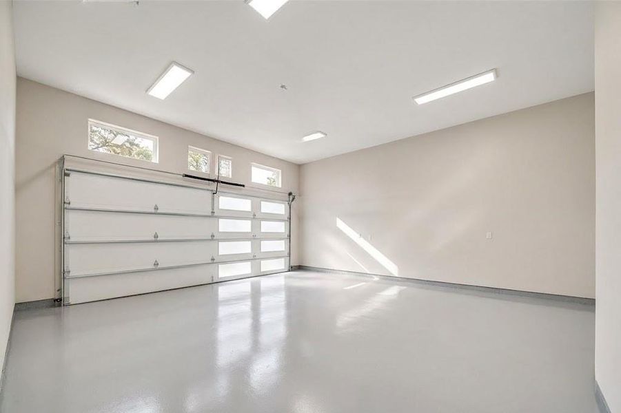 Spacious, unfurnished interior of a new home in , Houston (Image 15).