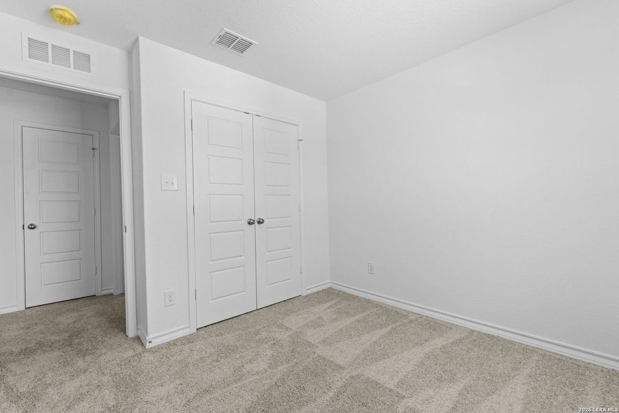 Spacious, unfurnished interior of a new home in Corley Farms, Boerne (Image 27).