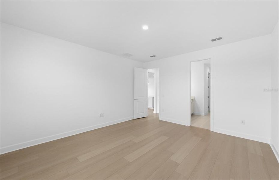 Spacious, unfurnished interior of a new home in Reagan Landing, Bradenton (Image 21).