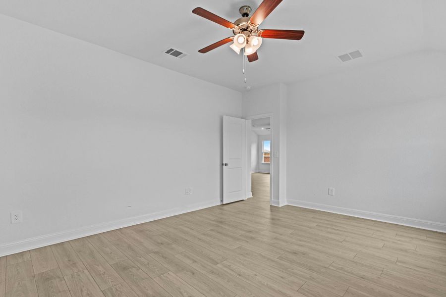 Spacious, unfurnished interior of a new home in Riverview, Georgetown (Image 24).
