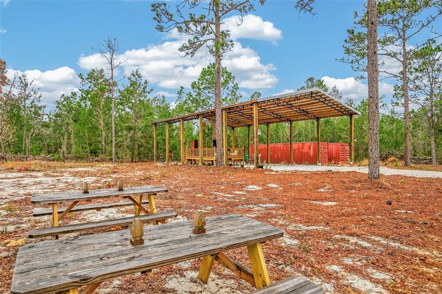 Community amenities in , Interlachen (Image 50).