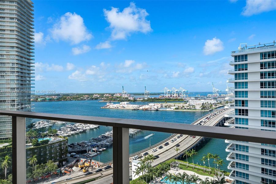 Condo located in Miami Beach, FL showcasing its design and architecture (Image 4).