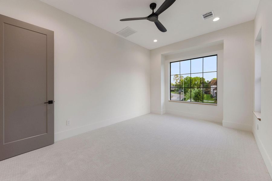 Spacious, unfurnished interior of a new home in , Houston (Image 39).