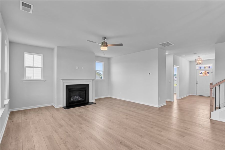 Spacious, unfurnished interior of a new home in Fieldstone, Lexington (Image 20).
