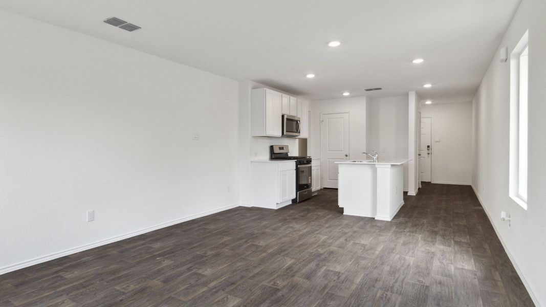 Representative unfurnished interior of a home built from the T30A Atlanta by D.R. Horton in Riverfield, Josephine (Image 13).