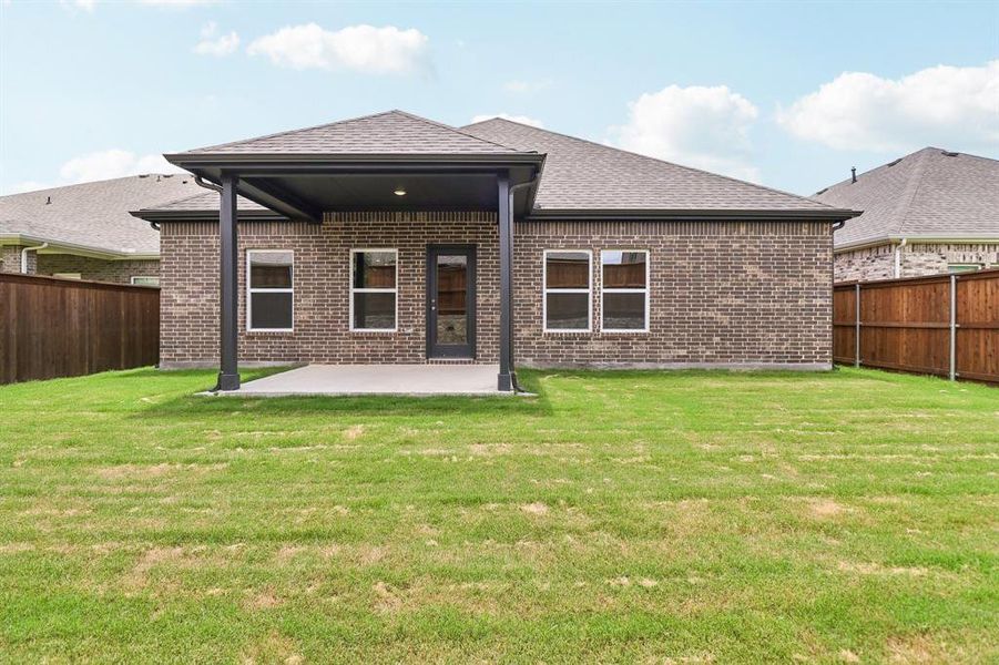 Exterior details and patio area of a home in Overland Grove, Forney (Image 3).