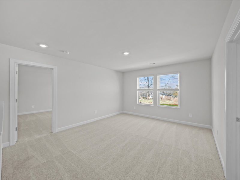 Spacious, unfurnished interior of a new home in Brayfield Manor - Signature Collection, Wellford (Image 16).