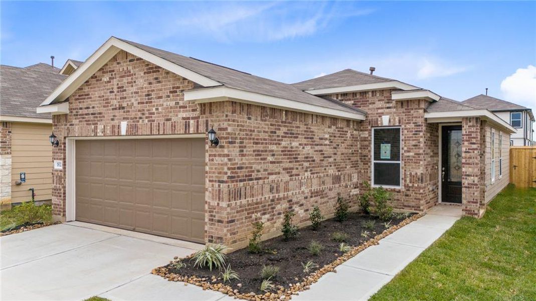 Welcome home to 18323 Banyan Fig Trail located in Oakwood Trails zoned to Tomball ISD.