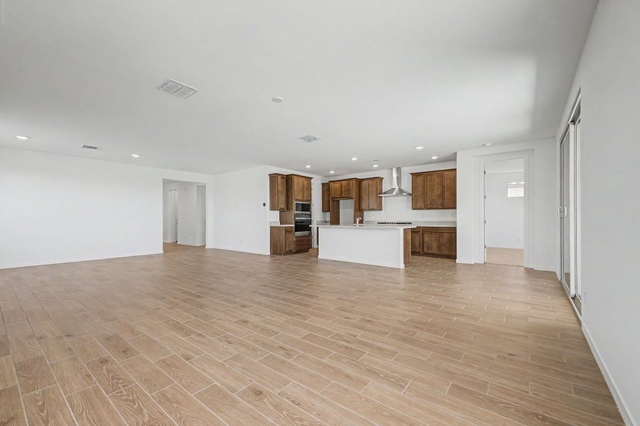 Spacious, unfurnished interior of a new home in Tierra Vistoso, Surprise (Image 7).