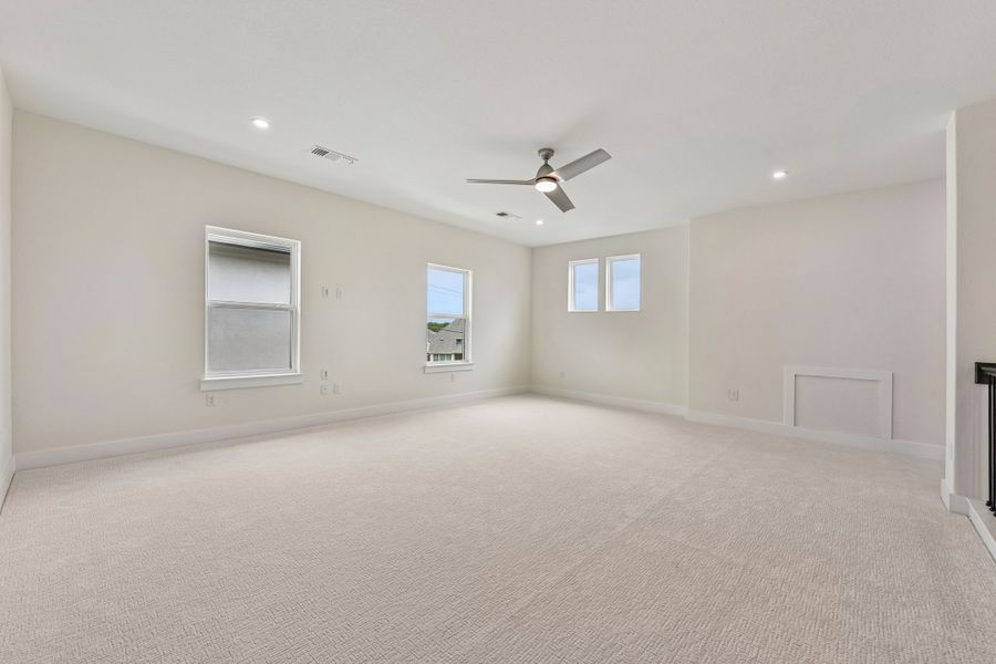 Spacious, unfurnished interior of a new home in Sauls Ranch, Round Rock (Image 22).