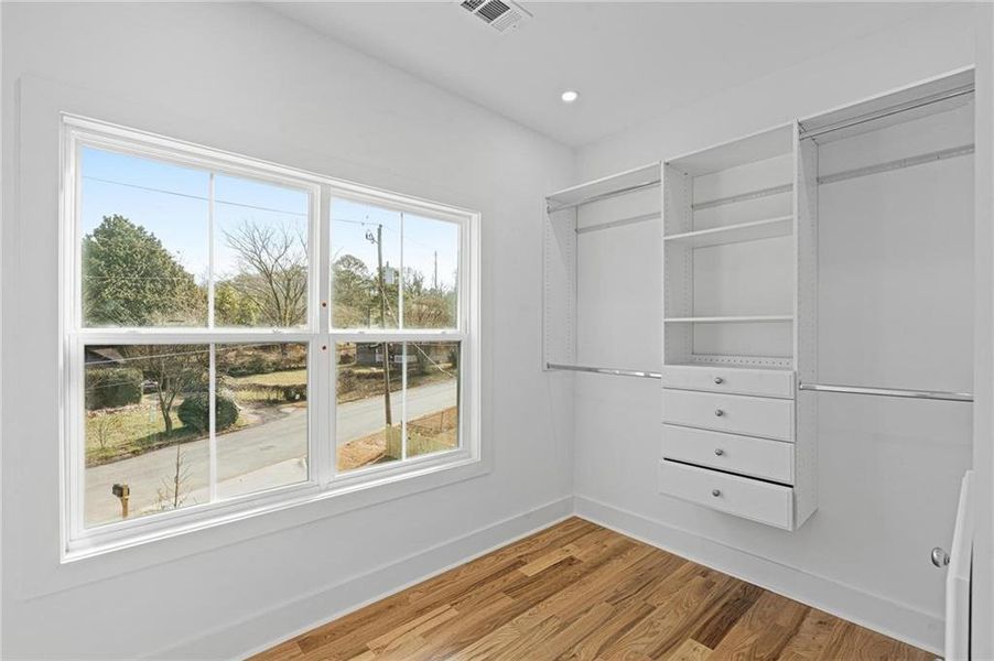 Spacious, unfurnished interior of a new home in , Atlanta (Image 20).