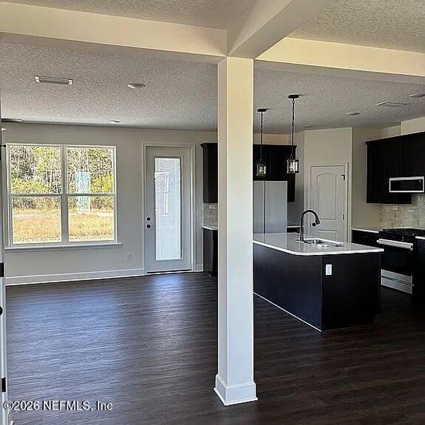 Spacious, unfurnished interior of a new home in , Green Cove Springs (Image 20).