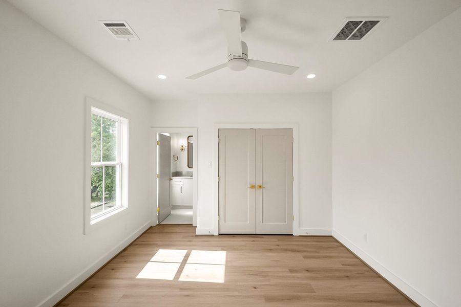 Spacious, unfurnished interior of a new home in , Houston (Image 21).