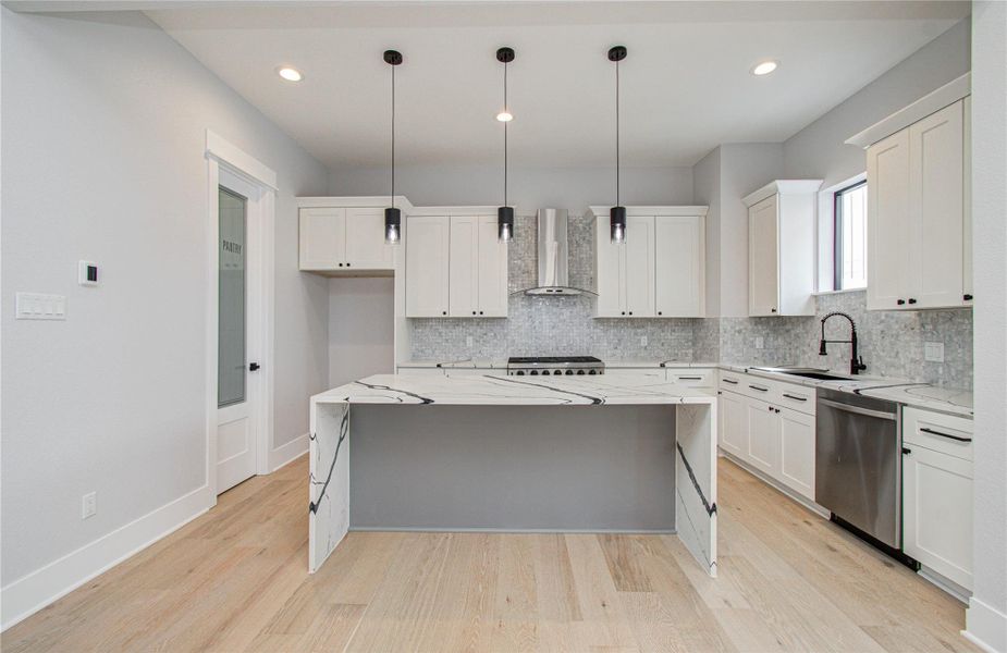 Grand Kitchen