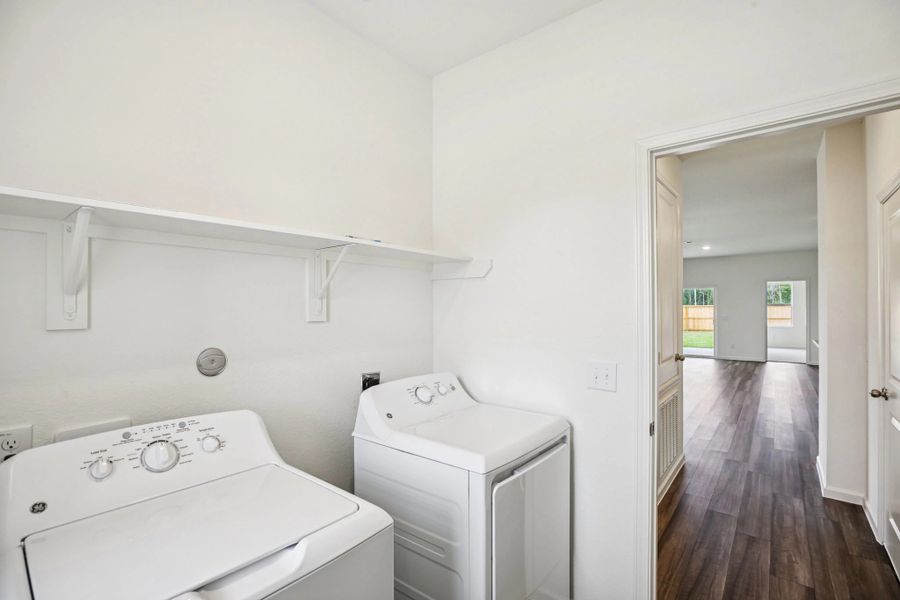 Representative furnished interior of a home built from the Glimmer by Starlight Homes in Spring Creek Trails, Magnolia (Image 11).